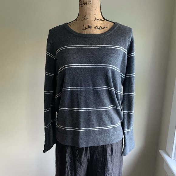 Heartloom Revolve grey white horizontal stripes backless sweater size M - Picture 10 of 12